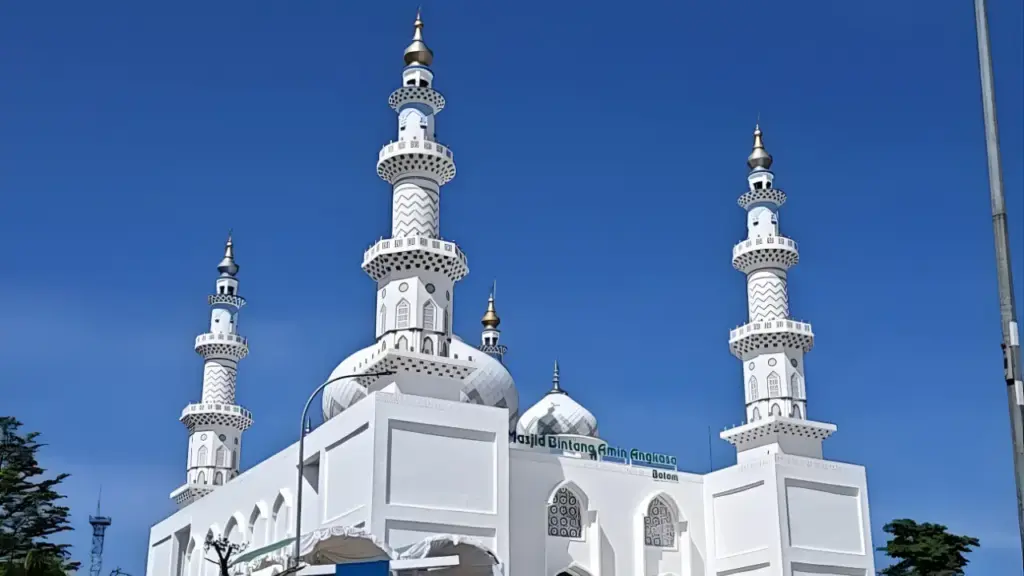 kubah-galvalum-masjid-bintang-amin-angkasa-batam-karya-migunani-kubah-masjid-di-lanud-hang-nadim